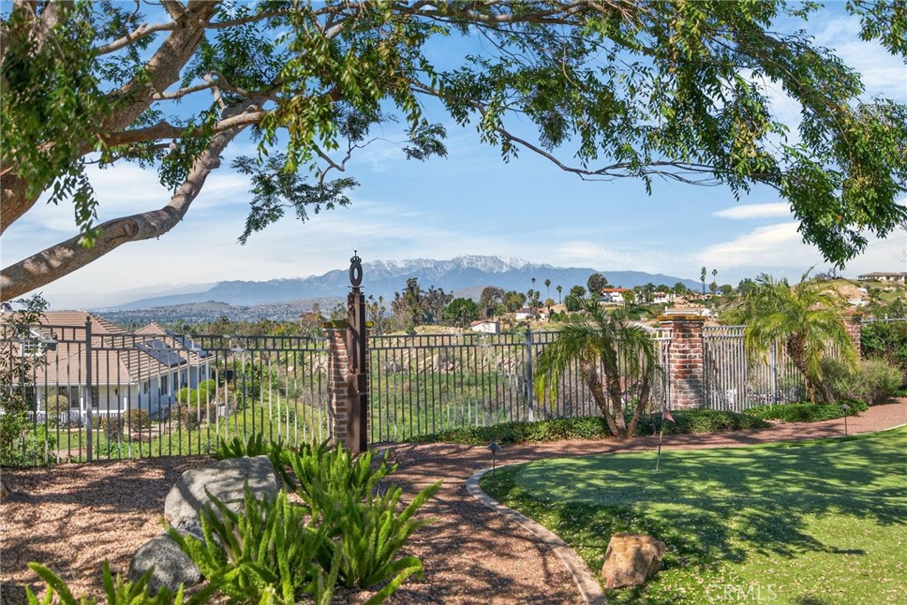 6872 Chartwell