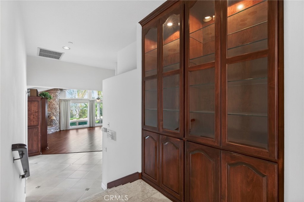6872 Chartwell