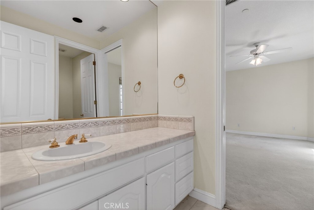 6872 Chartwell