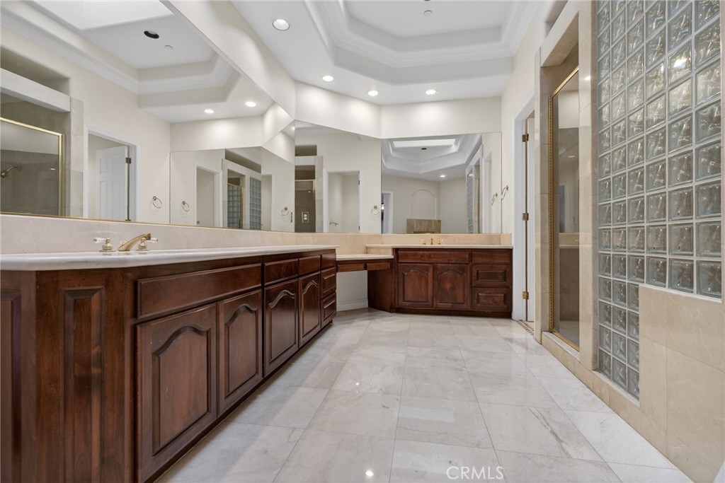 6872 Chartwell
