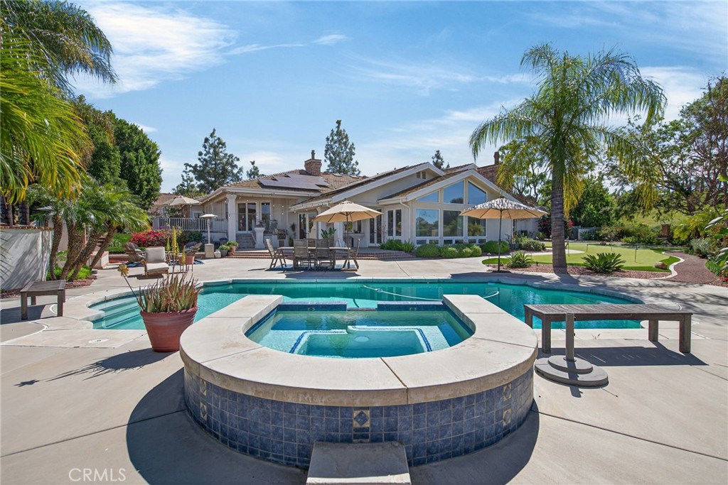 6872 Chartwell