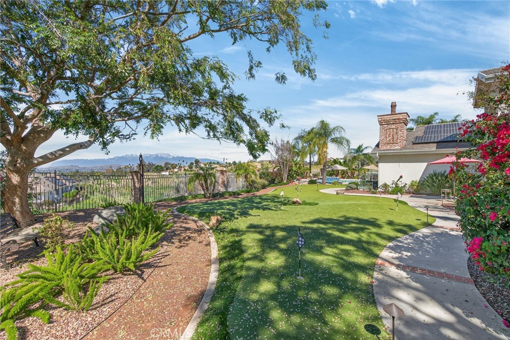 6872 Chartwell
