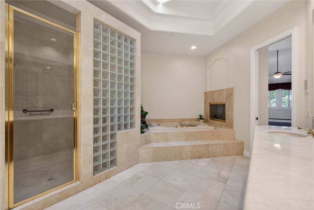 6872 Chartwell