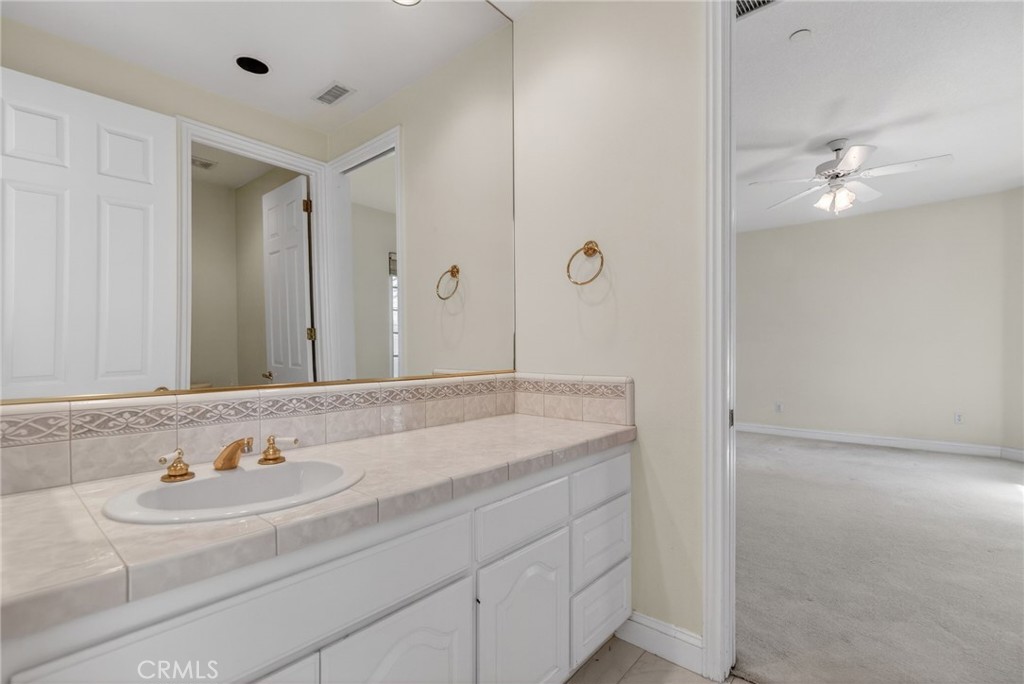 6872 Chartwell