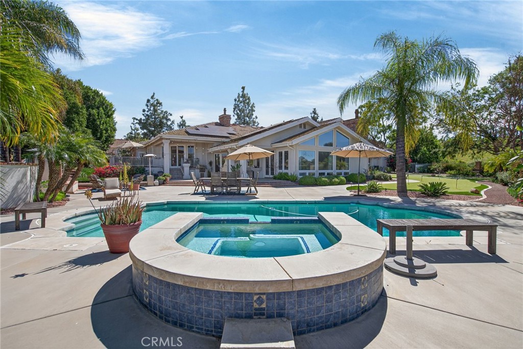 6872 Chartwell