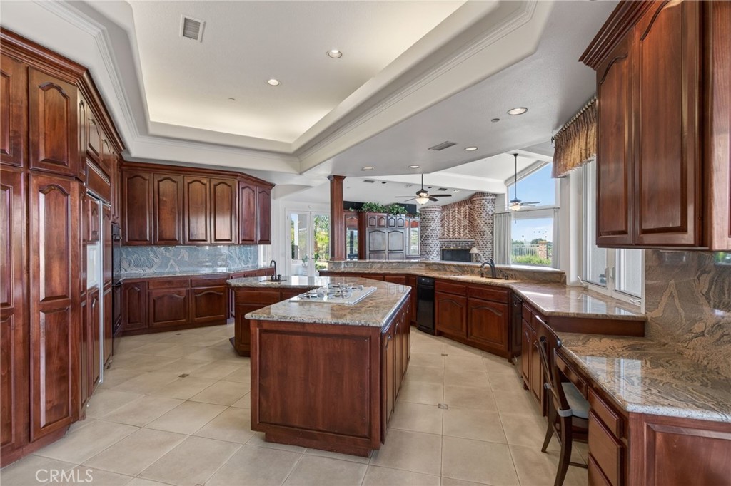 6872 Chartwell