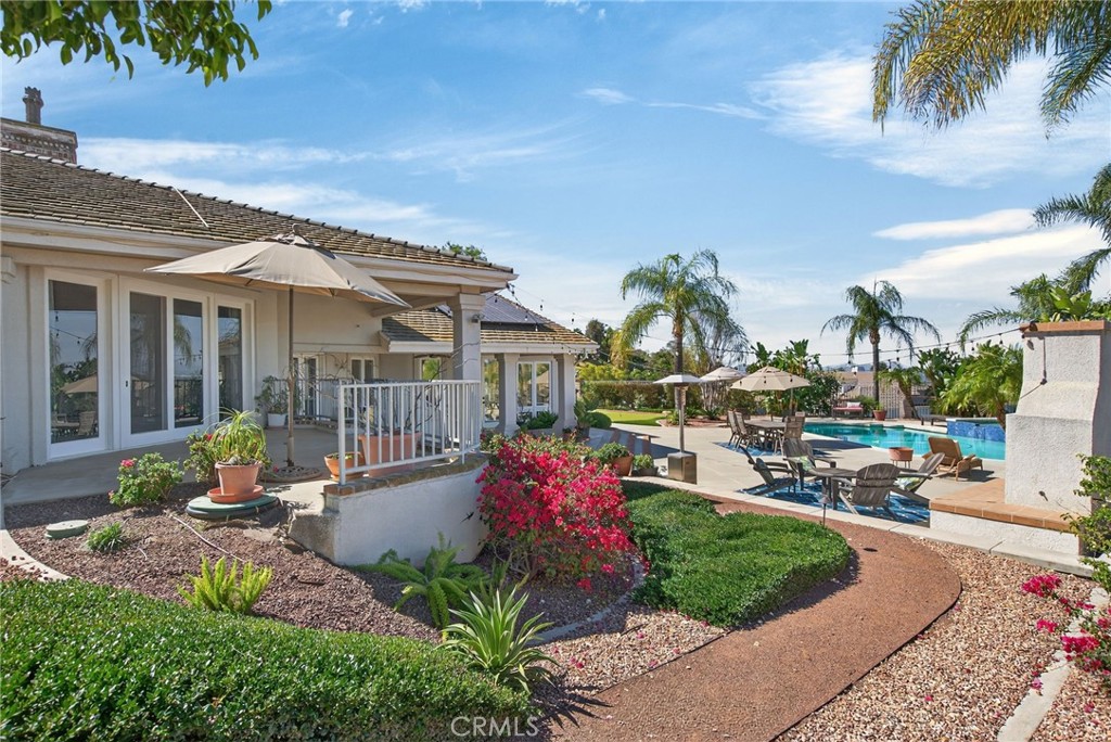 6872 Chartwell