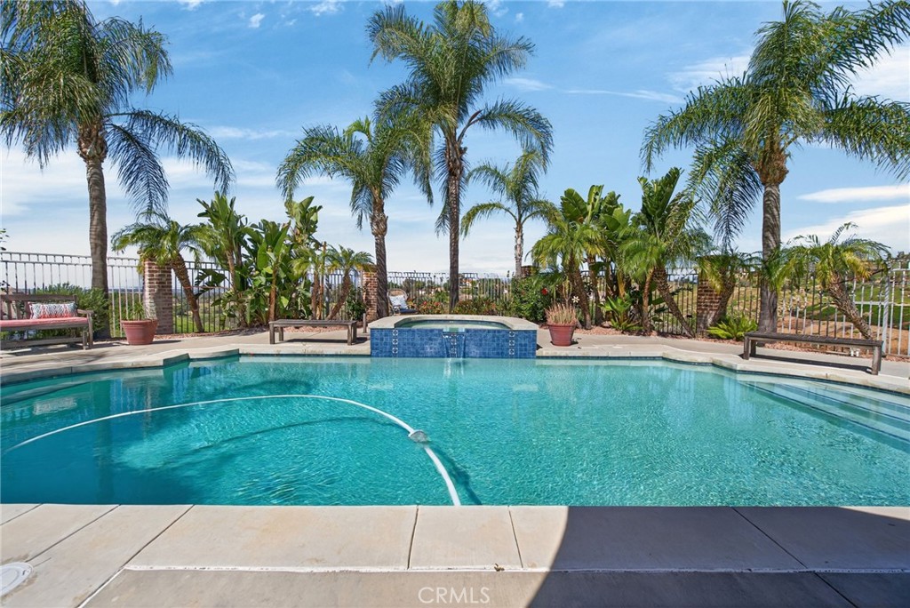 6872 Chartwell