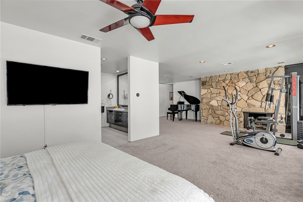 2110 Hathaway