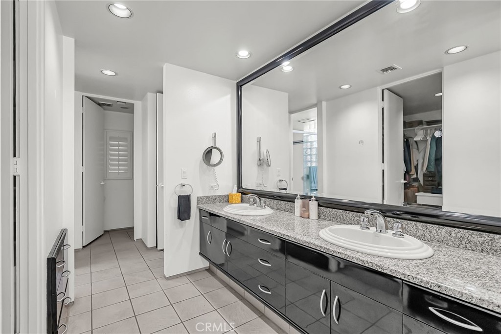2110 Hathaway