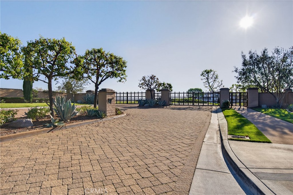7478 Via Montecito