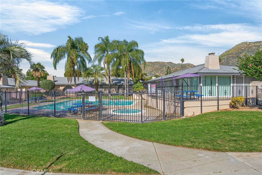 2891 Canyon Crest 32