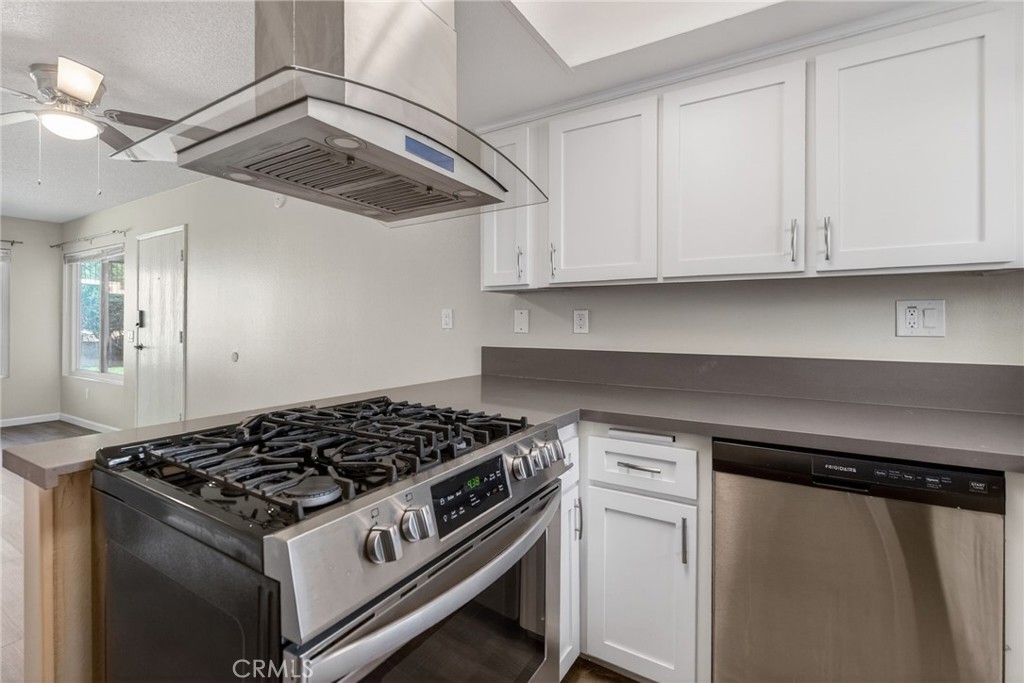 2891 Canyon Crest 32