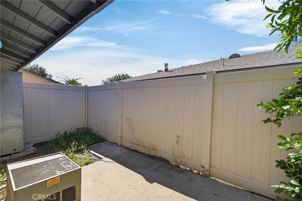 2891 Canyon Crest 32