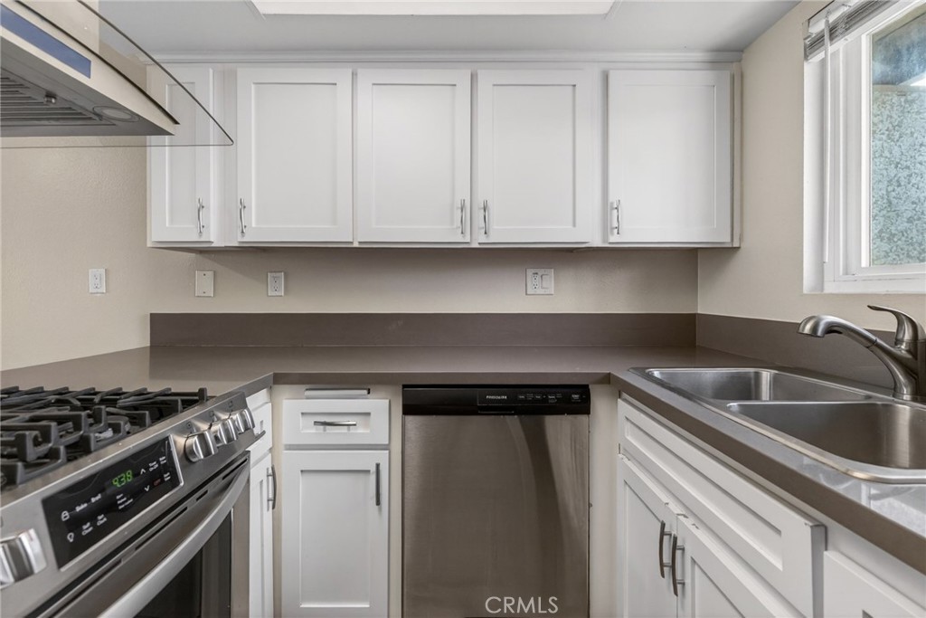 2891 Canyon Crest 32