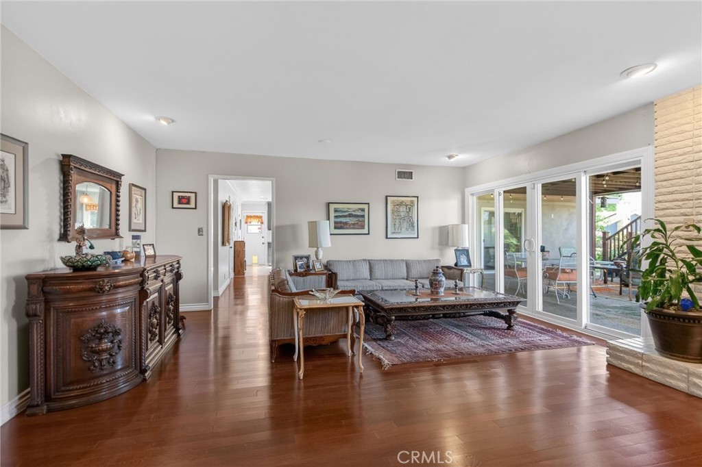 5305 Bardwell