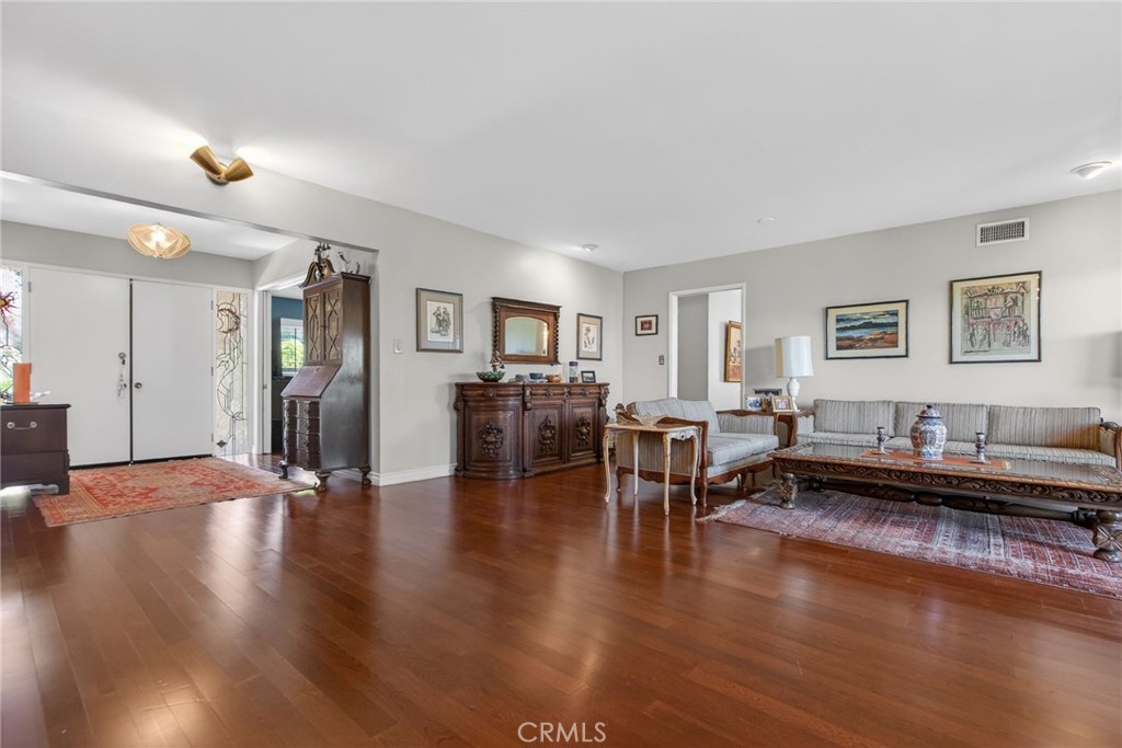 5305 Bardwell