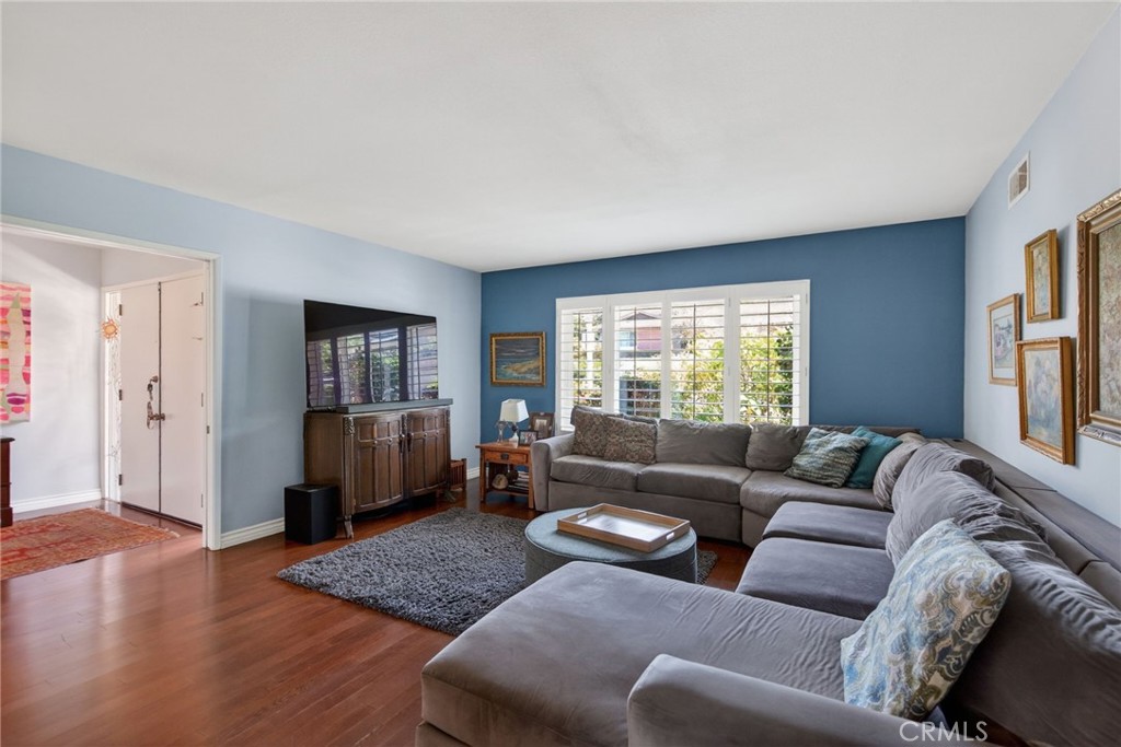 5305 Bardwell