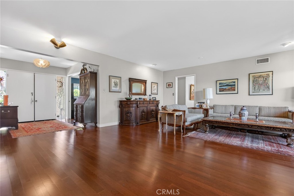 5305 Bardwell