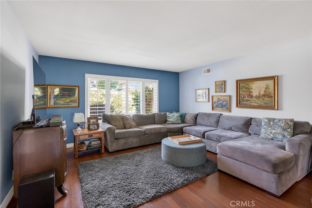 5305 Bardwell