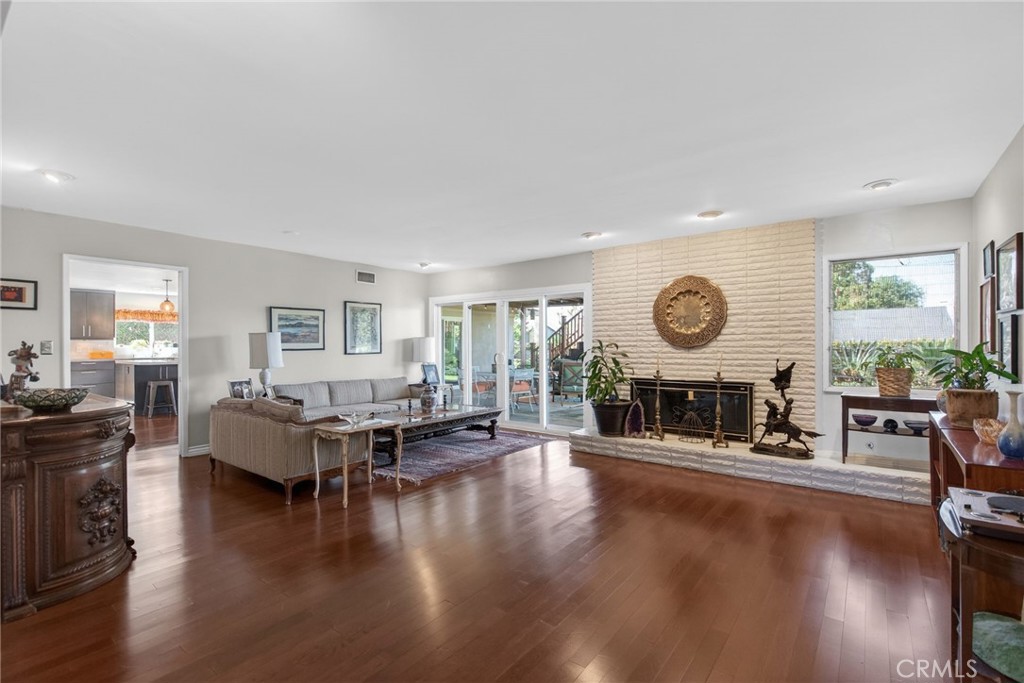 5305 Bardwell