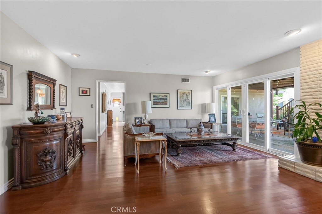 5305 Bardwell