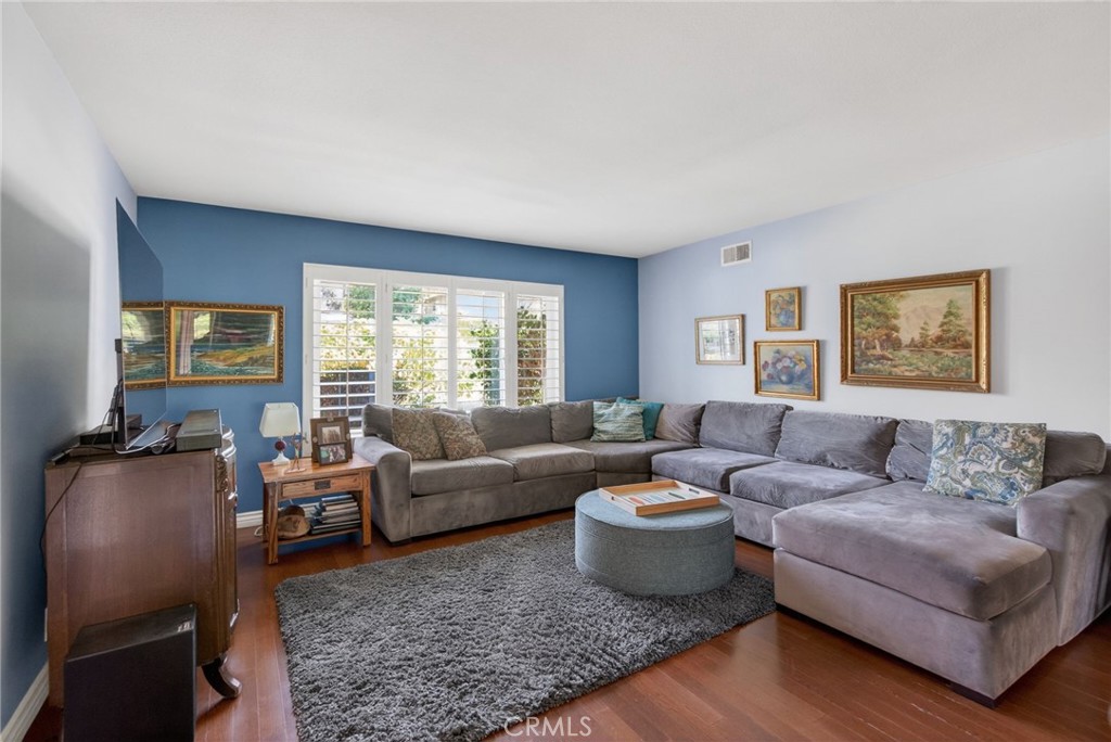 5305 Bardwell