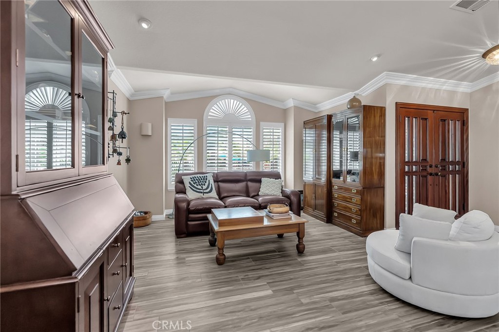 6712 Mission Grove Parkway N