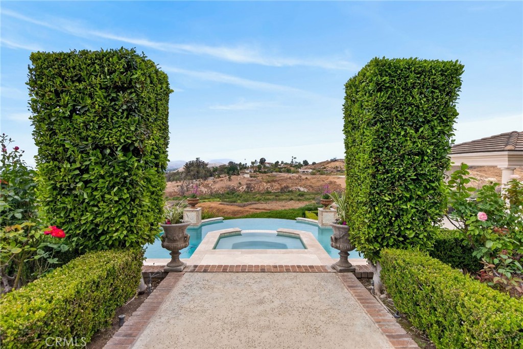 6952 Royal Hunt Ridge