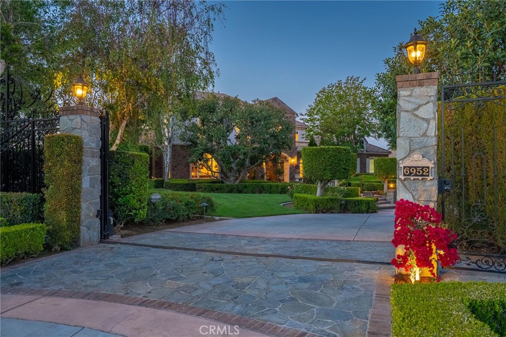 6952 Royal Hunt Ridge