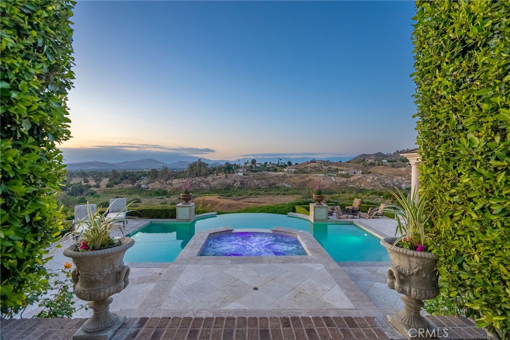 6952 Royal Hunt Ridge