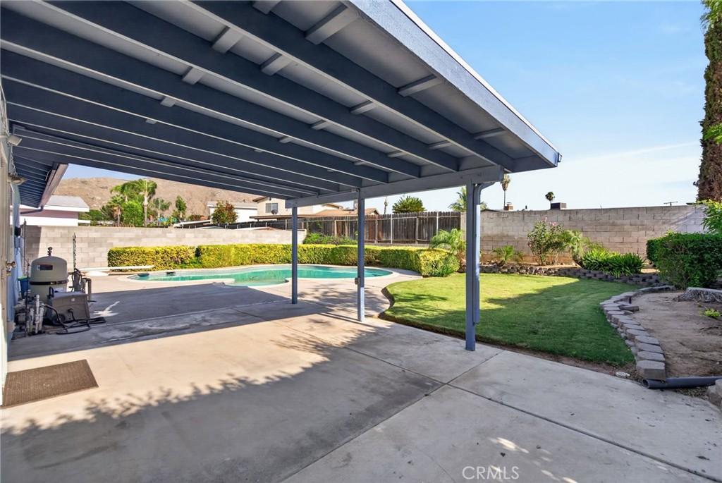 22155 De Berry Street