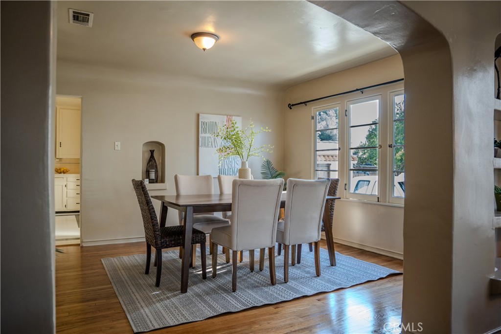 3564 Elmwood