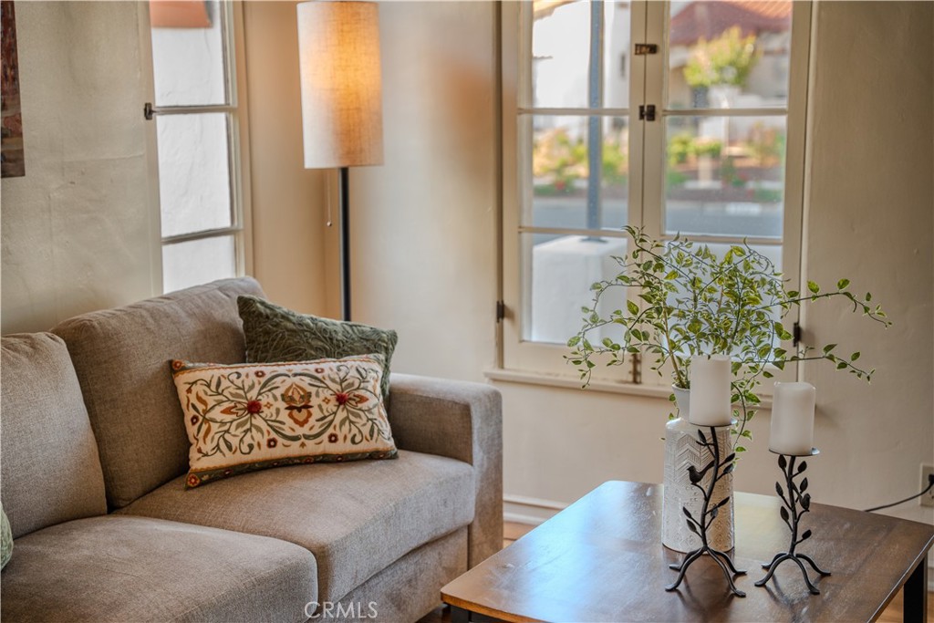 3564 Elmwood