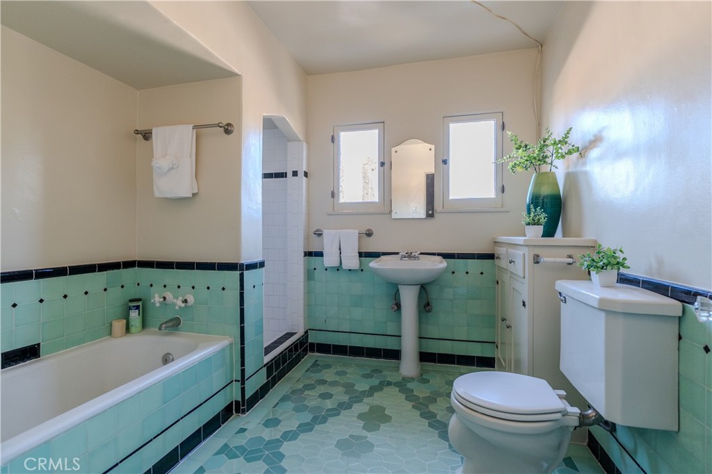 3564 Elmwood