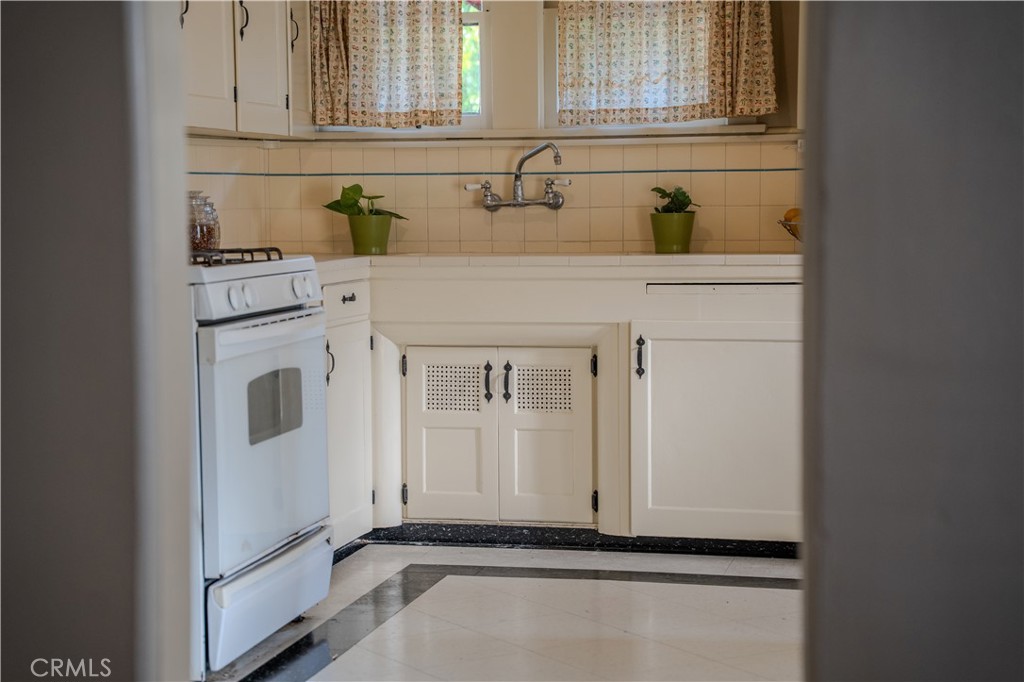 3564 Elmwood