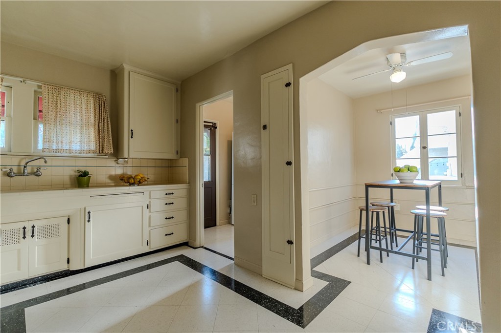 3564 Elmwood