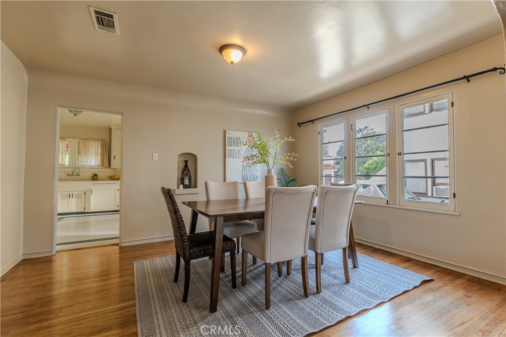 3564 Elmwood