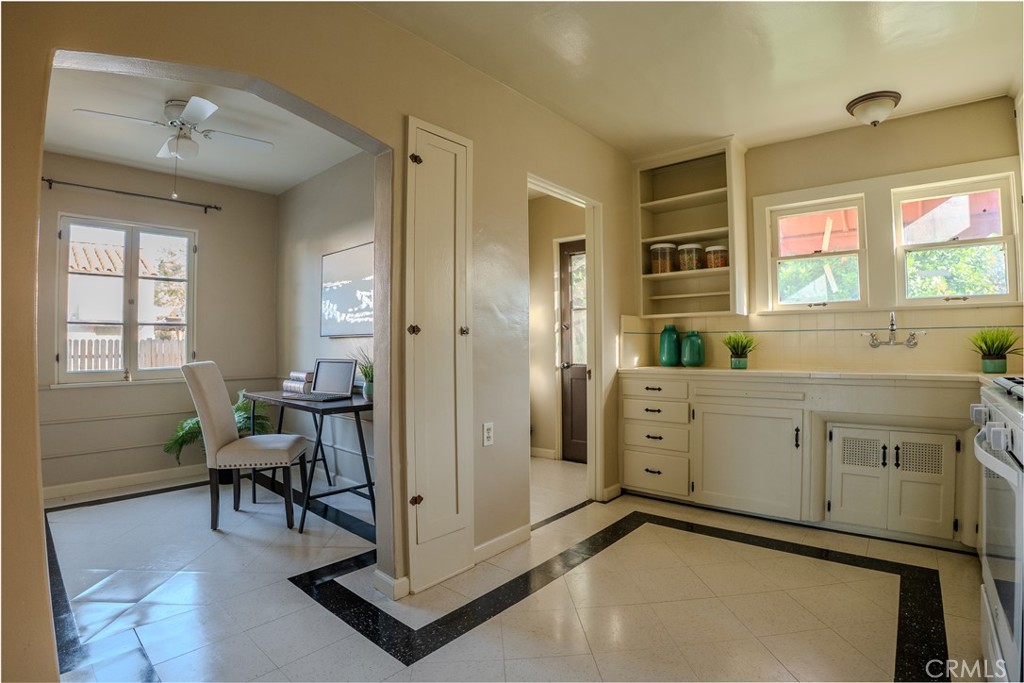 3564 Elmwood