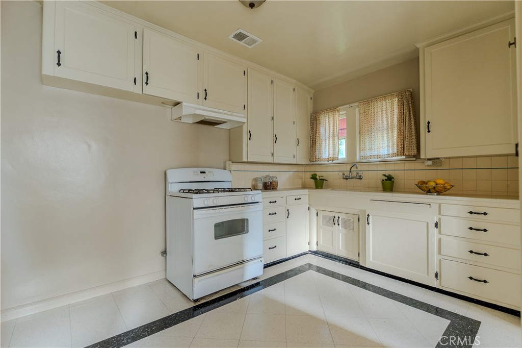 3564 Elmwood