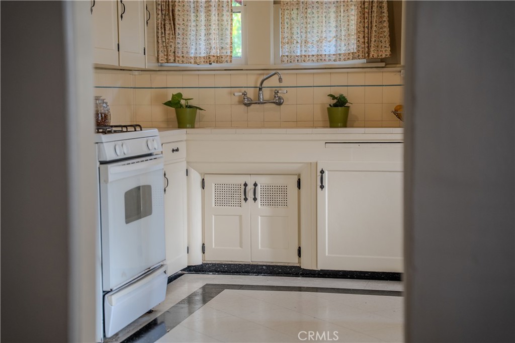 3564 Elmwood