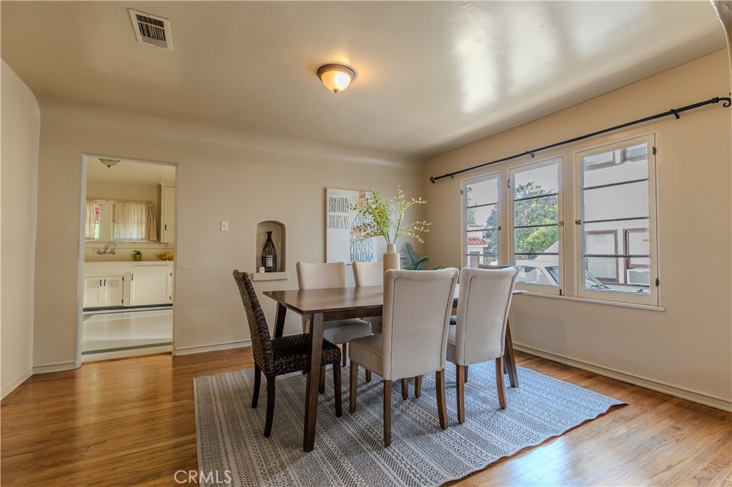3564 Elmwood