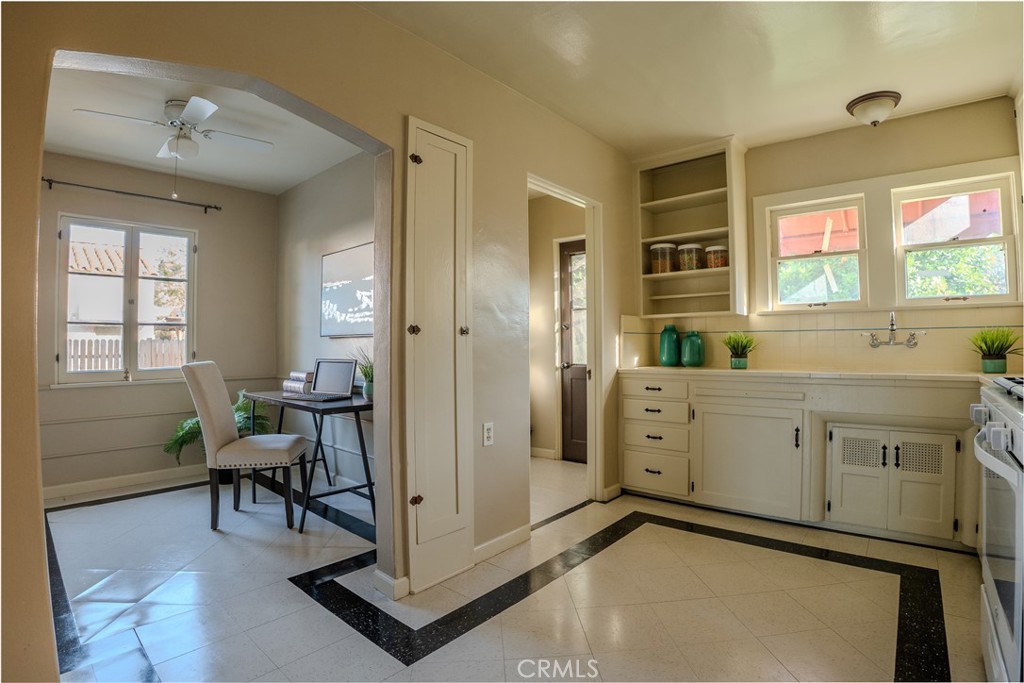 3564 Elmwood