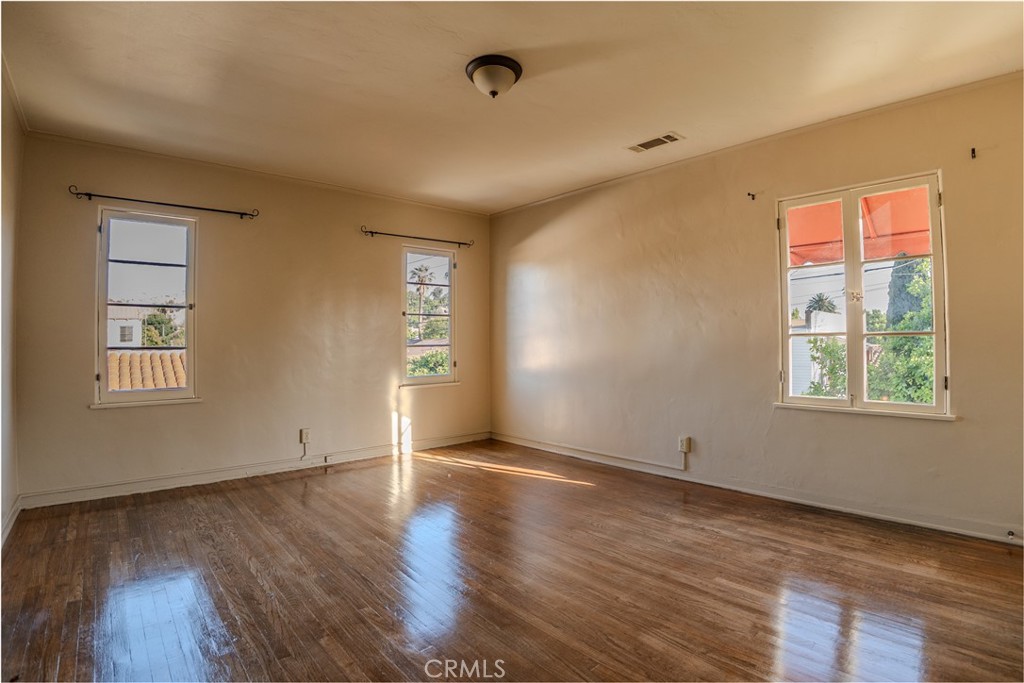 3564 Elmwood
