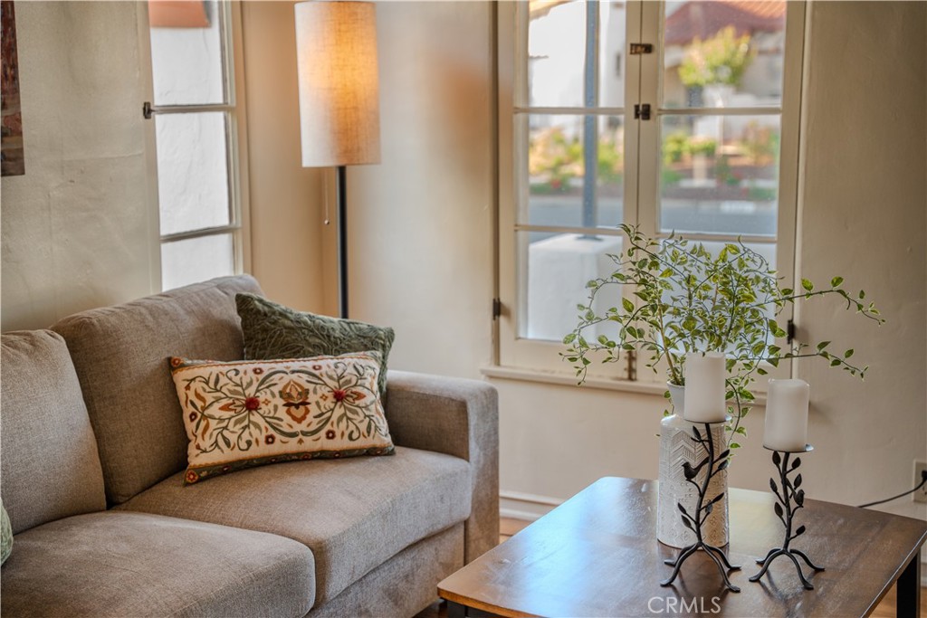 3564 Elmwood