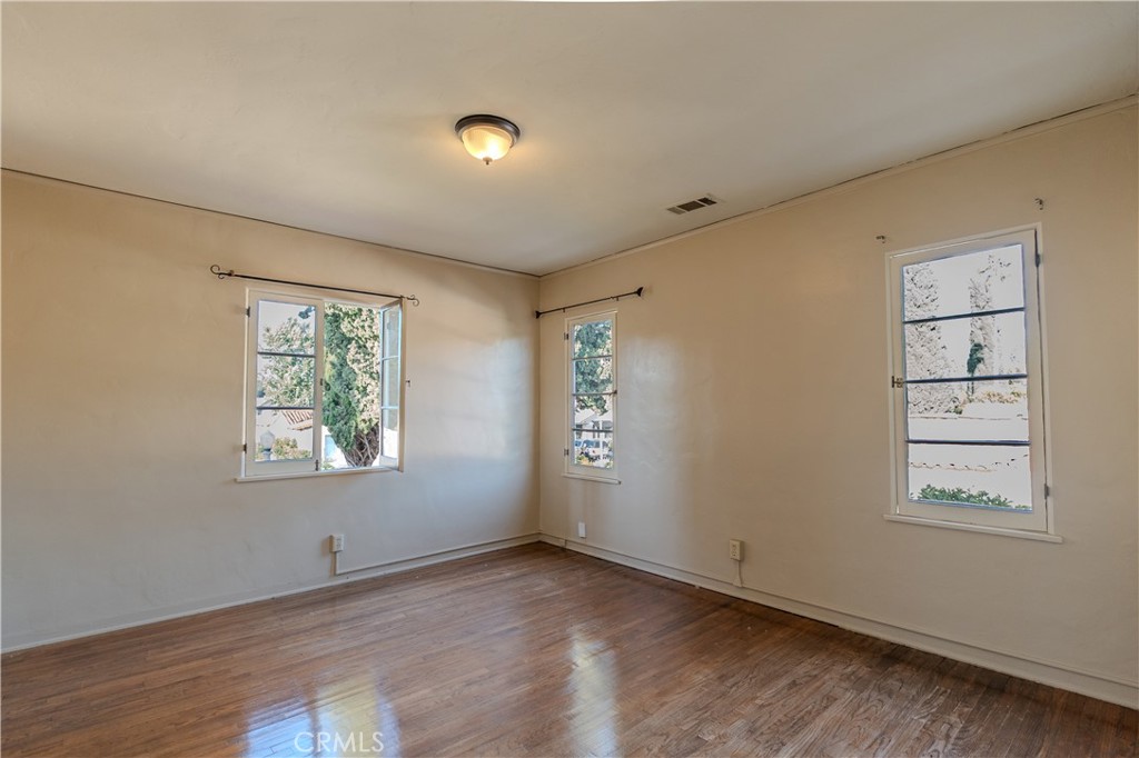 3564 Elmwood