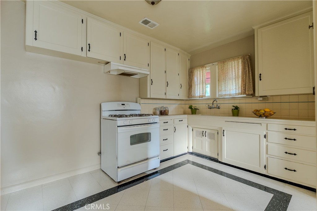 3564 Elmwood