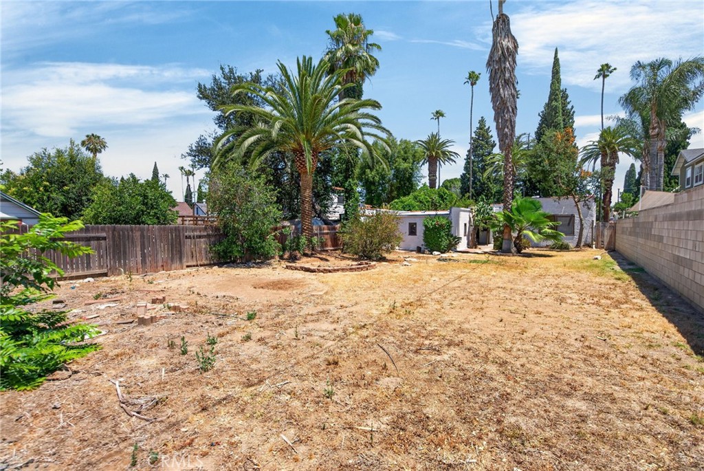3956 Beechwood