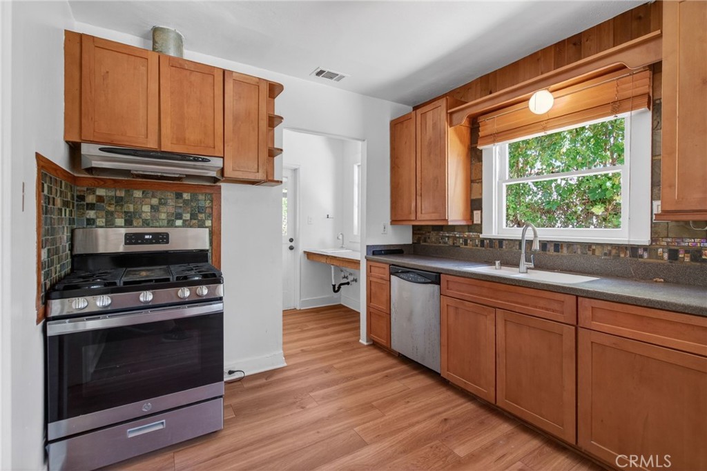 3956 Beechwood