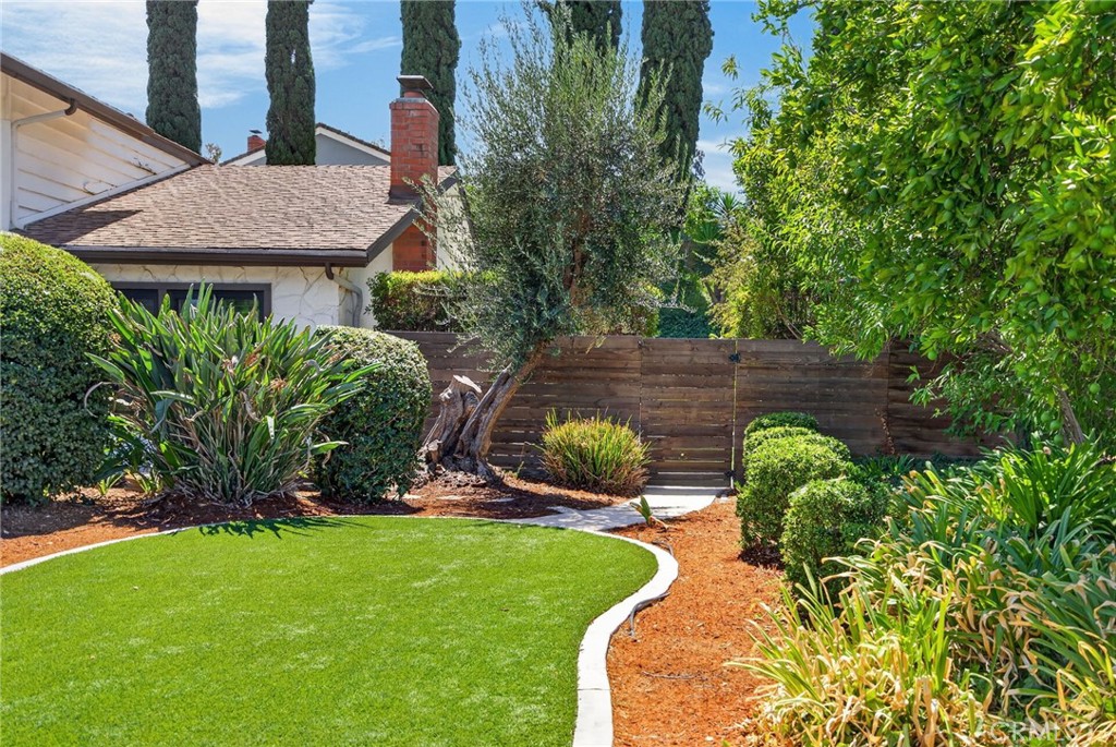 2182 Ranchwood